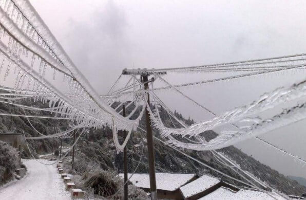 Power transmission line with ice Power transmission line with ice